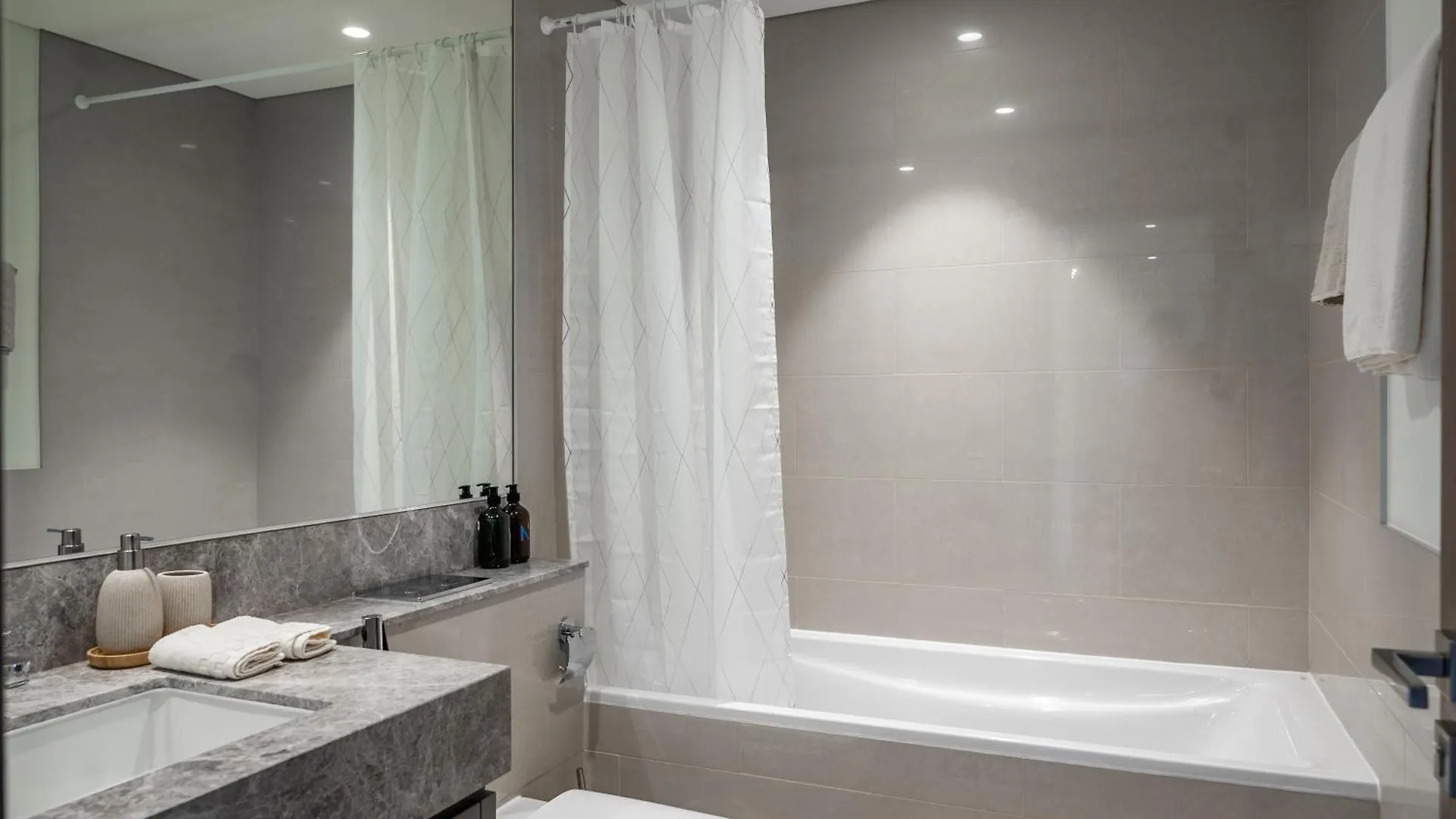 Apartment In Downtown Dubai In Act I Act II